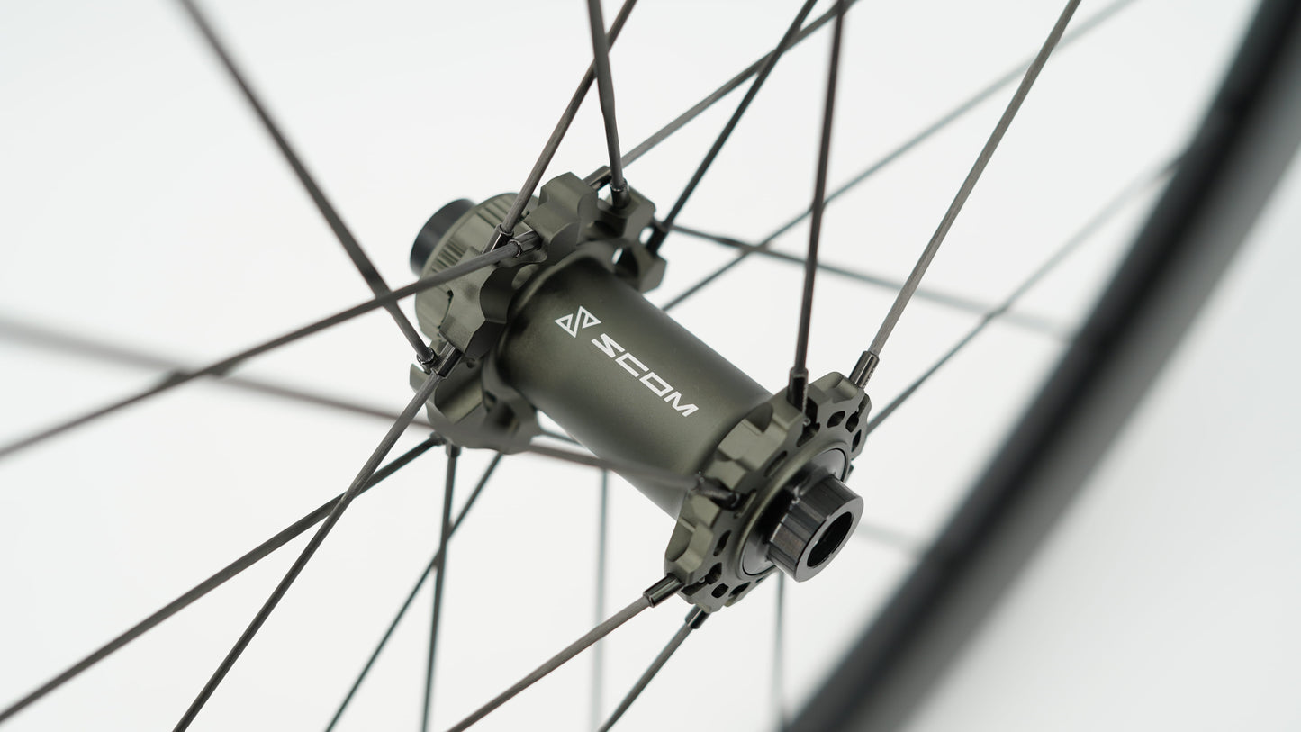 Coppia di ruote SCOM ULTRA Tubeless Ready (bloccaggio centrale)