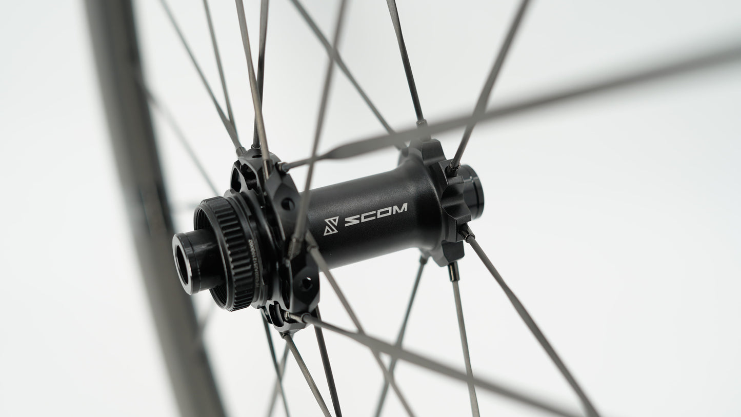 Coppia di ruote SCOM RACE Tubeless Ready (bloccaggio centrale)