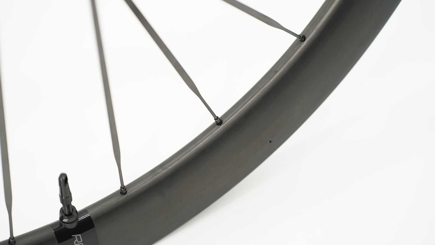 Coppia di ruote SCOM RACE Tubeless Ready (bloccaggio centrale)