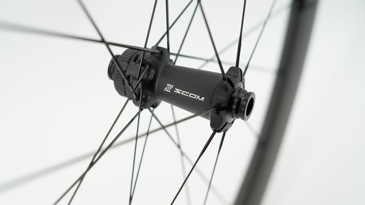 Coppia di ruote SCOM EVO Tubeless Ready (bloccaggio centrale)