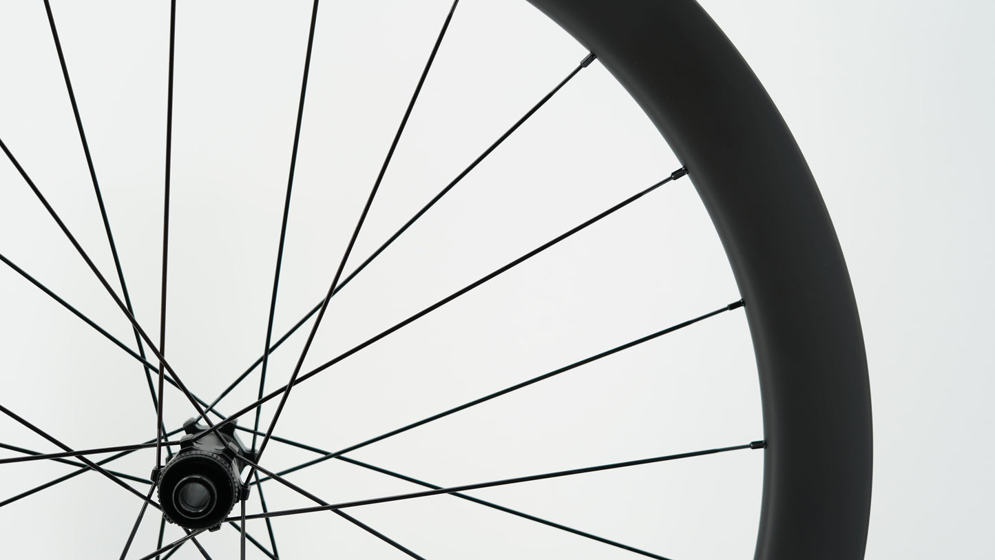 Coppia di ruote SCOM CORSA 45 Tubeless Ready (bloccaggio centrale)