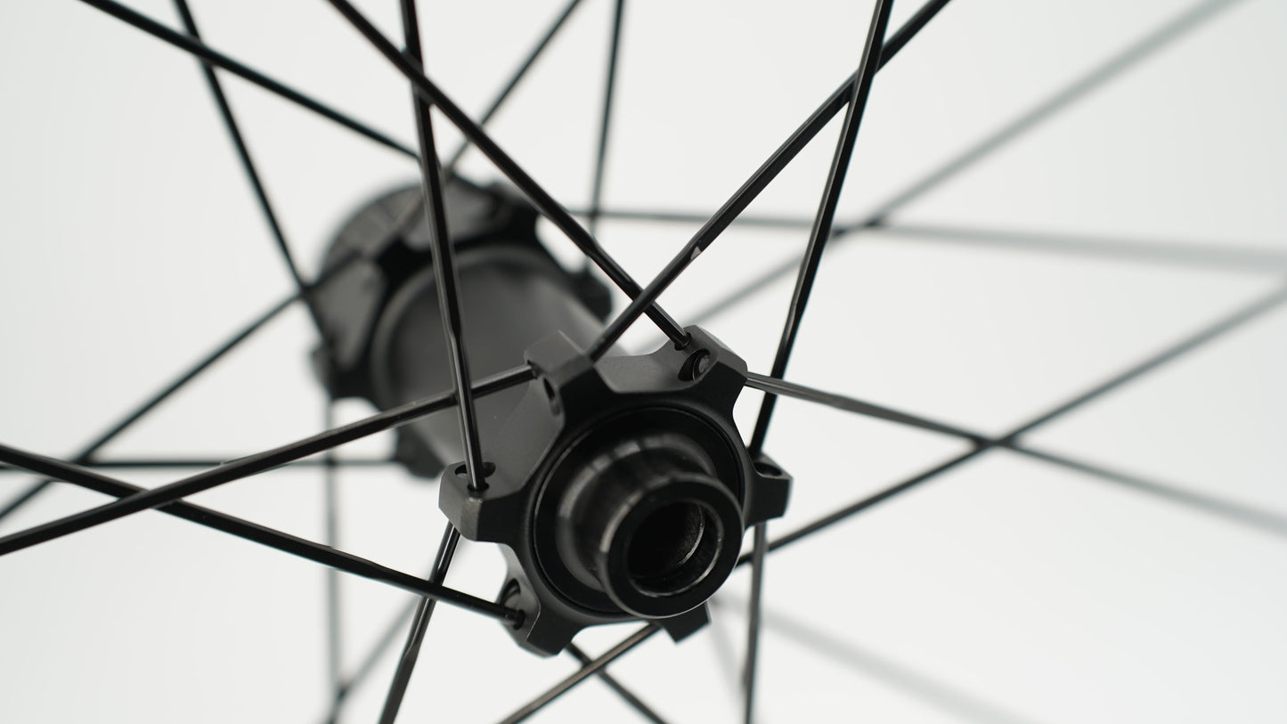 Coppia di ruote SCOM CORSA 45 Tubeless Ready (bloccaggio centrale)