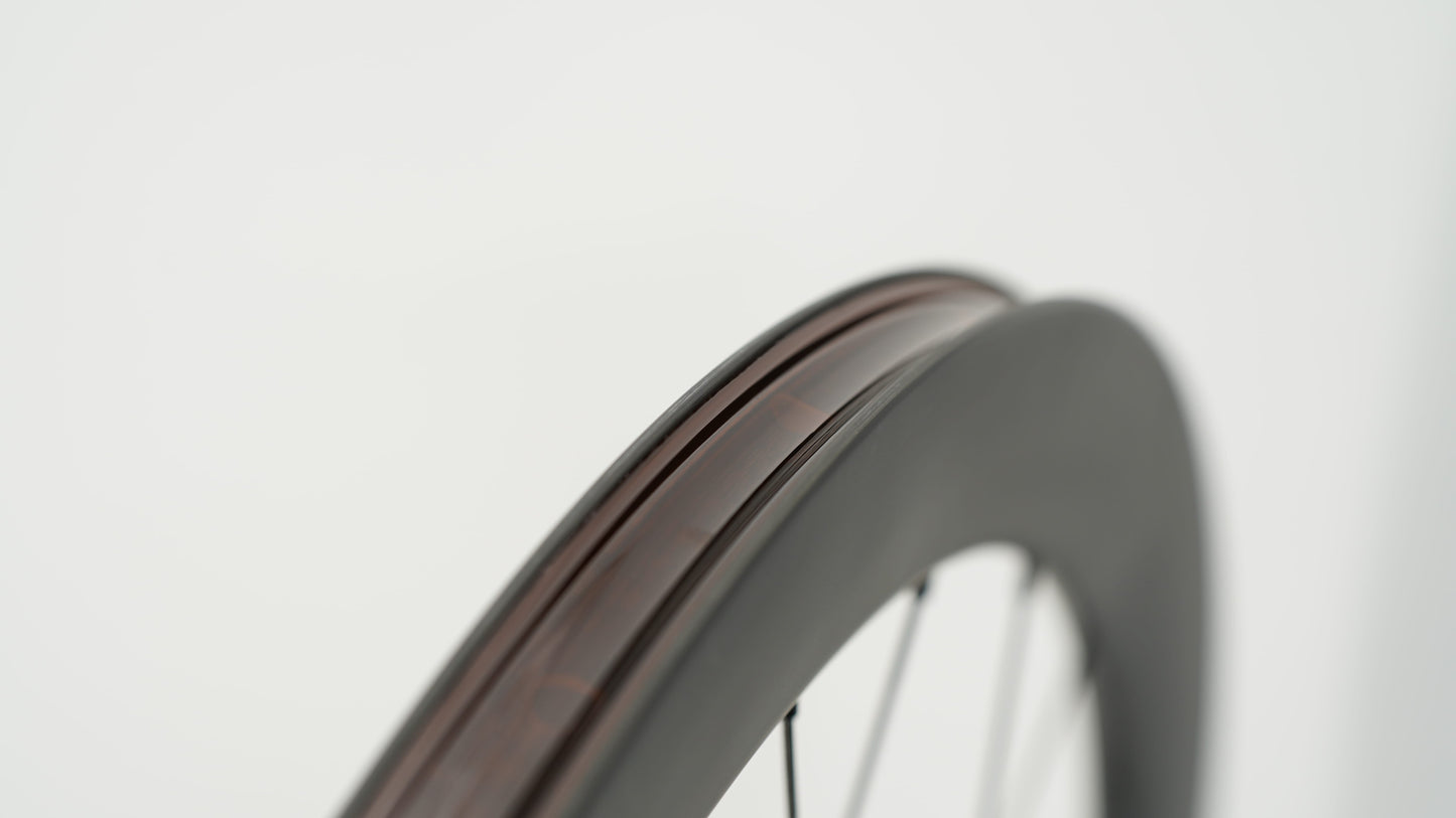 Coppia di ruote SCOM CORSA 45 Tubeless Ready (bloccaggio centrale)