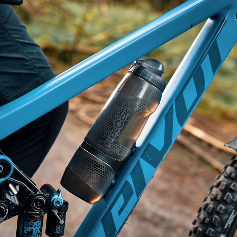 Kit bottiglia e portaborraccia FIDLOCK TWIST BIKE BASE 800 ml Affumicato