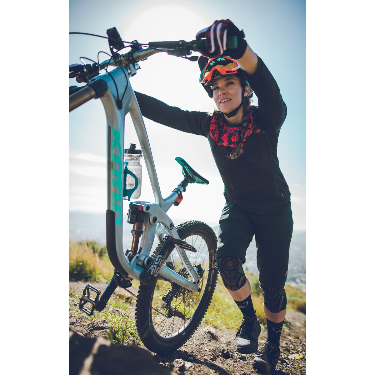 Portaborraccia LEZYNE FLOW CAGE SL-R con estrazione a destra, verde militare