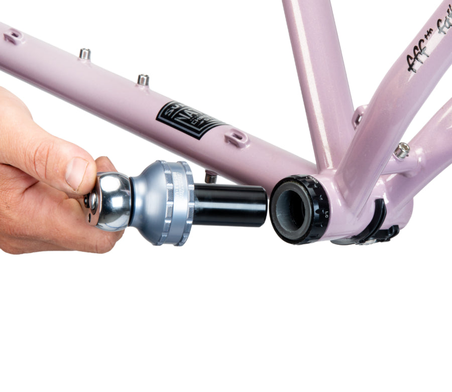 Perno guida Park Tool GPS-24 inserito in un movimento centrale