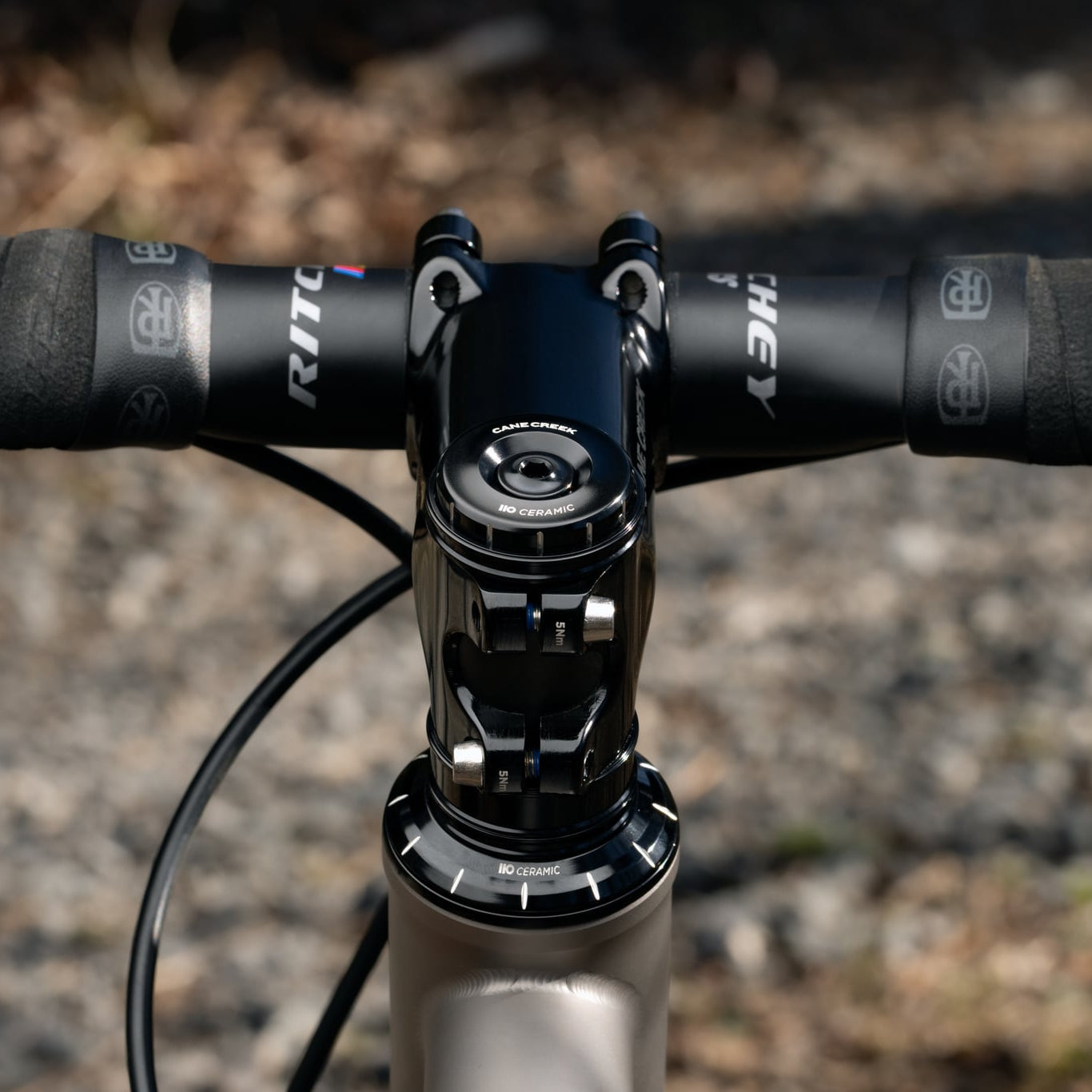 CANE CREEK 110 Cuffia conica in ceramica, 1 1/8"-1.5", IS41/28.6/H9 | IS52/40, nero/argento