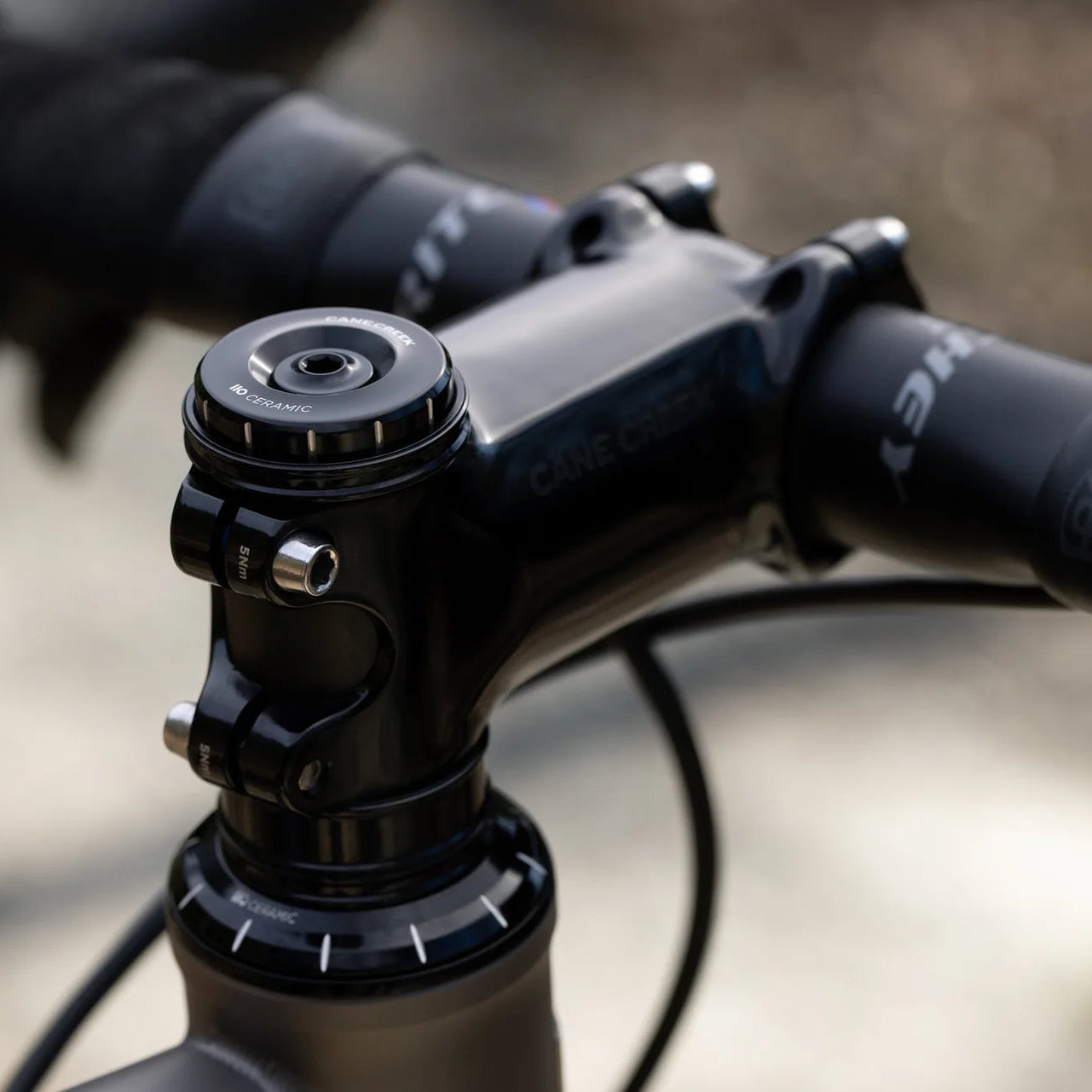 CANE CREEK 110 Cuffia conica in ceramica, 1 1/8"-1.5", IS41/28.6/H9 | IS52/40, nero/argento