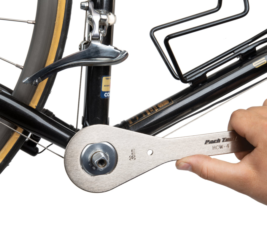 Park Tool HCW-4, estremità con superfici piane da 36 mm durante il serraggio di una calotta