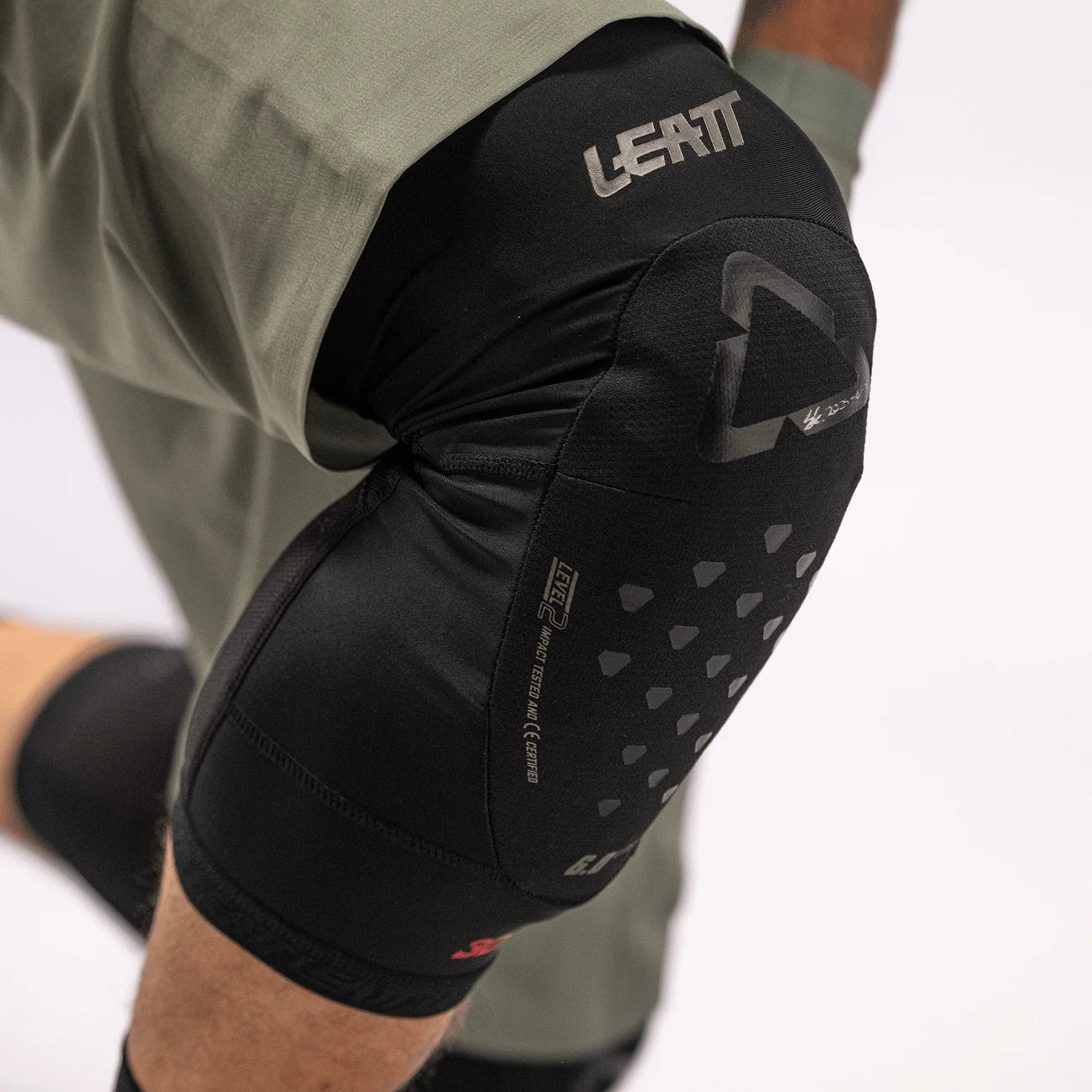 LEATT 6.0 EVO LITE ginocchiere Nero