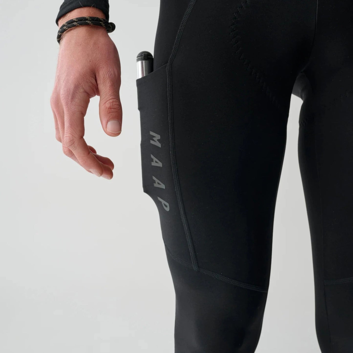 Pantaloncini con bretelle lunghi MAAP TEAM EVO THERMAL CARGO neri