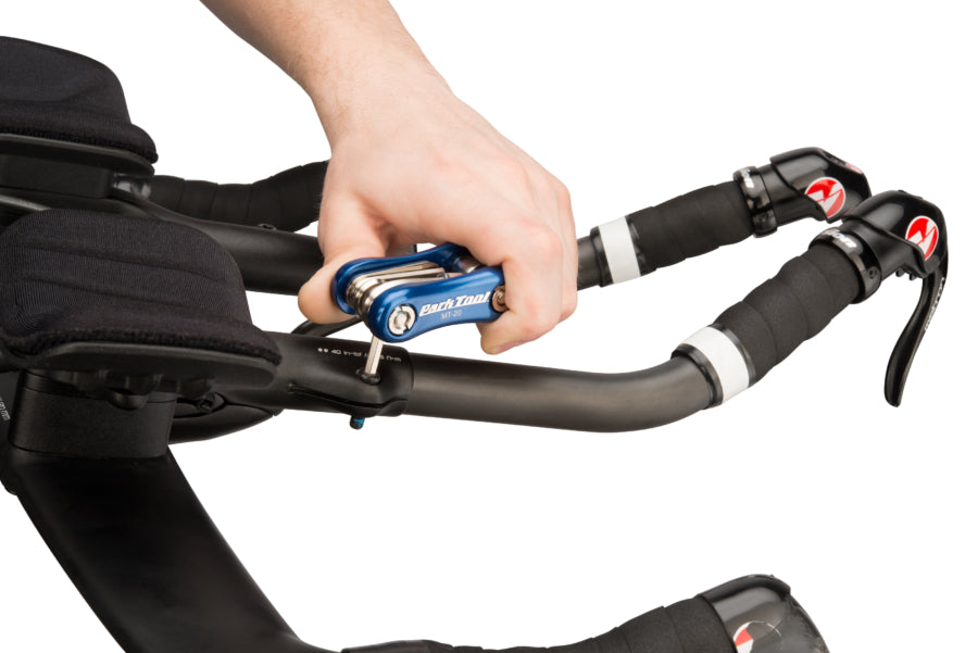 Park Tool MT-20 utilizzato per regolare un manubrio aerodinamico