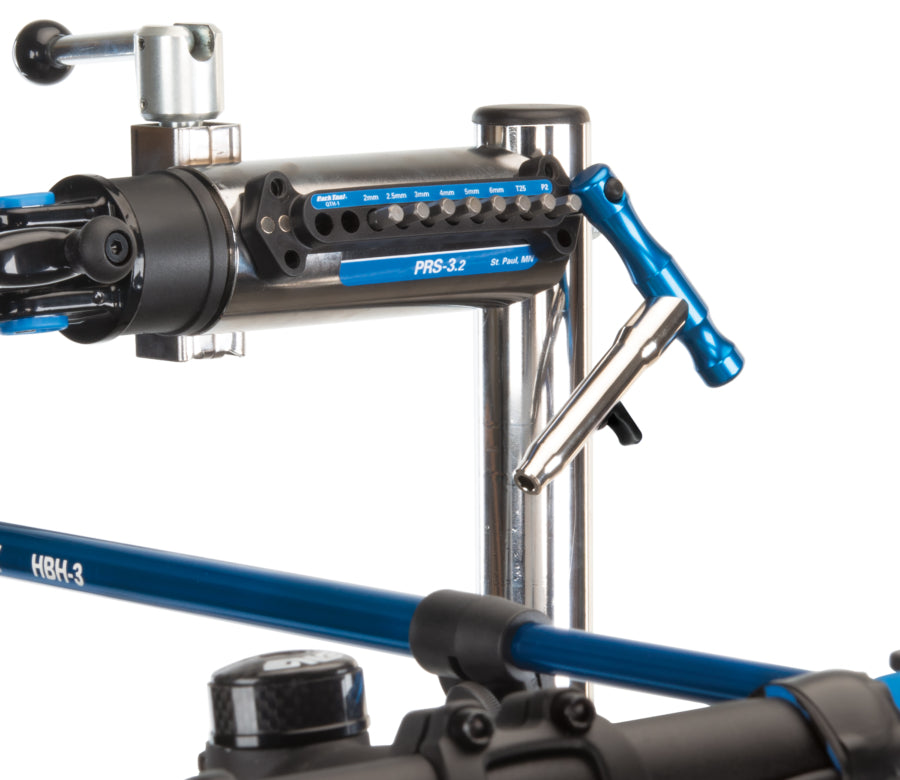 Park Tool QTH-1 montata su un cavalletto da officina