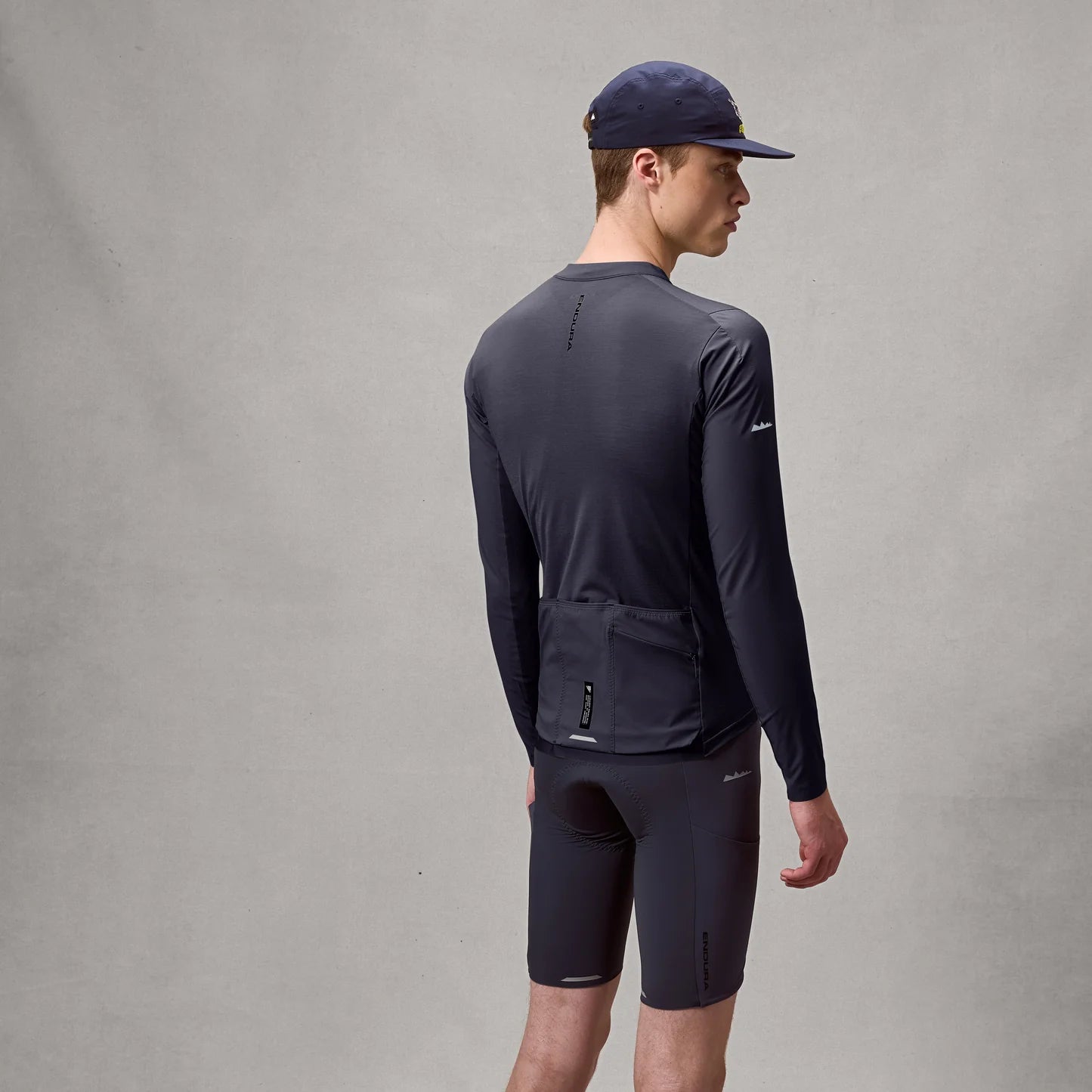 Maglia ENDURA ALLTRACK RIDE Manica Lunga Carbon Grigio