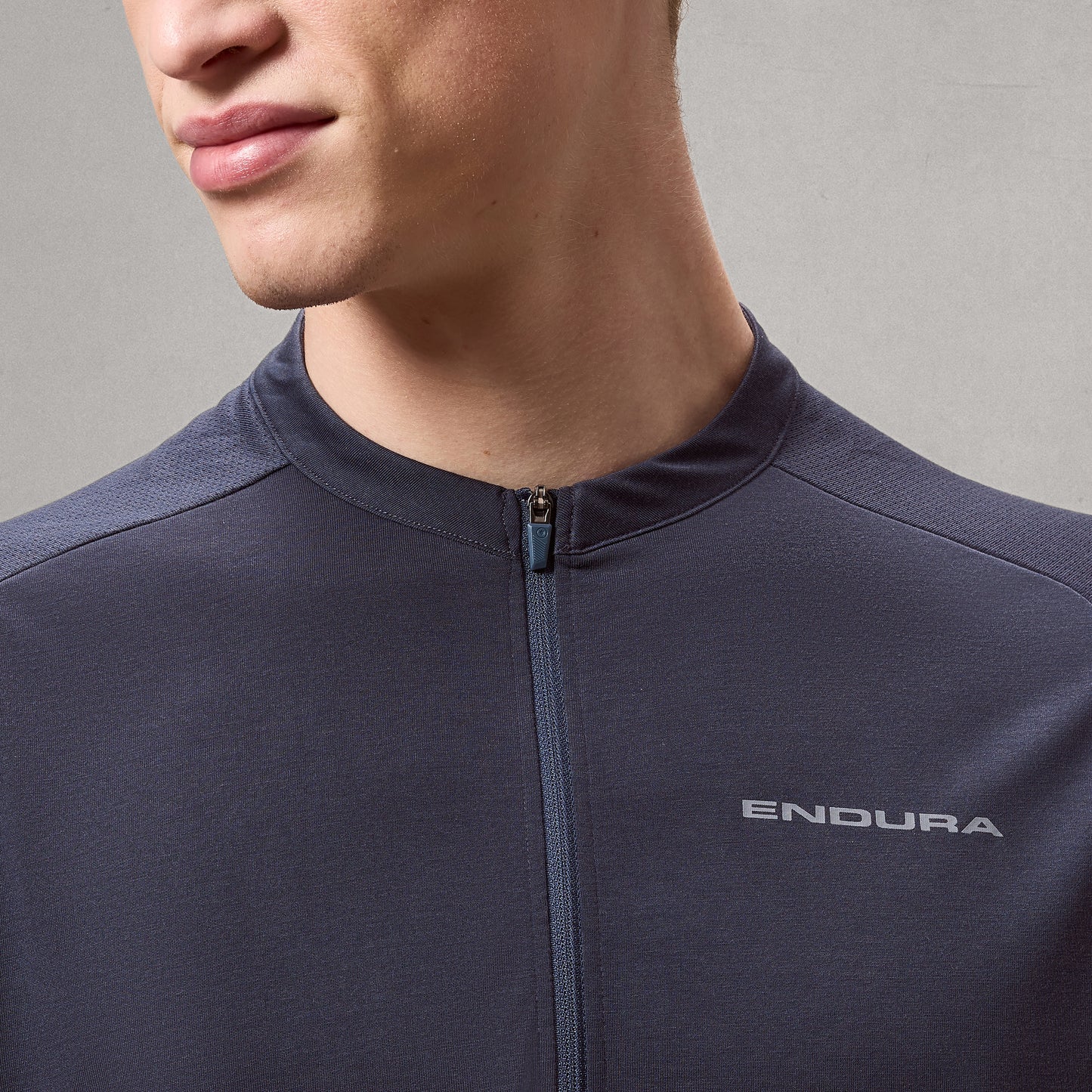 ENDURA LOOP ZIPPED Maglia a maniche corte in carbonio Grigio