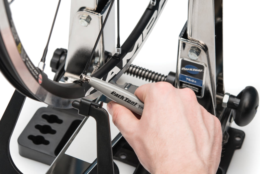 Park Tool SW-11 inserita su un nipplo Campagnolo da 5,5 mm