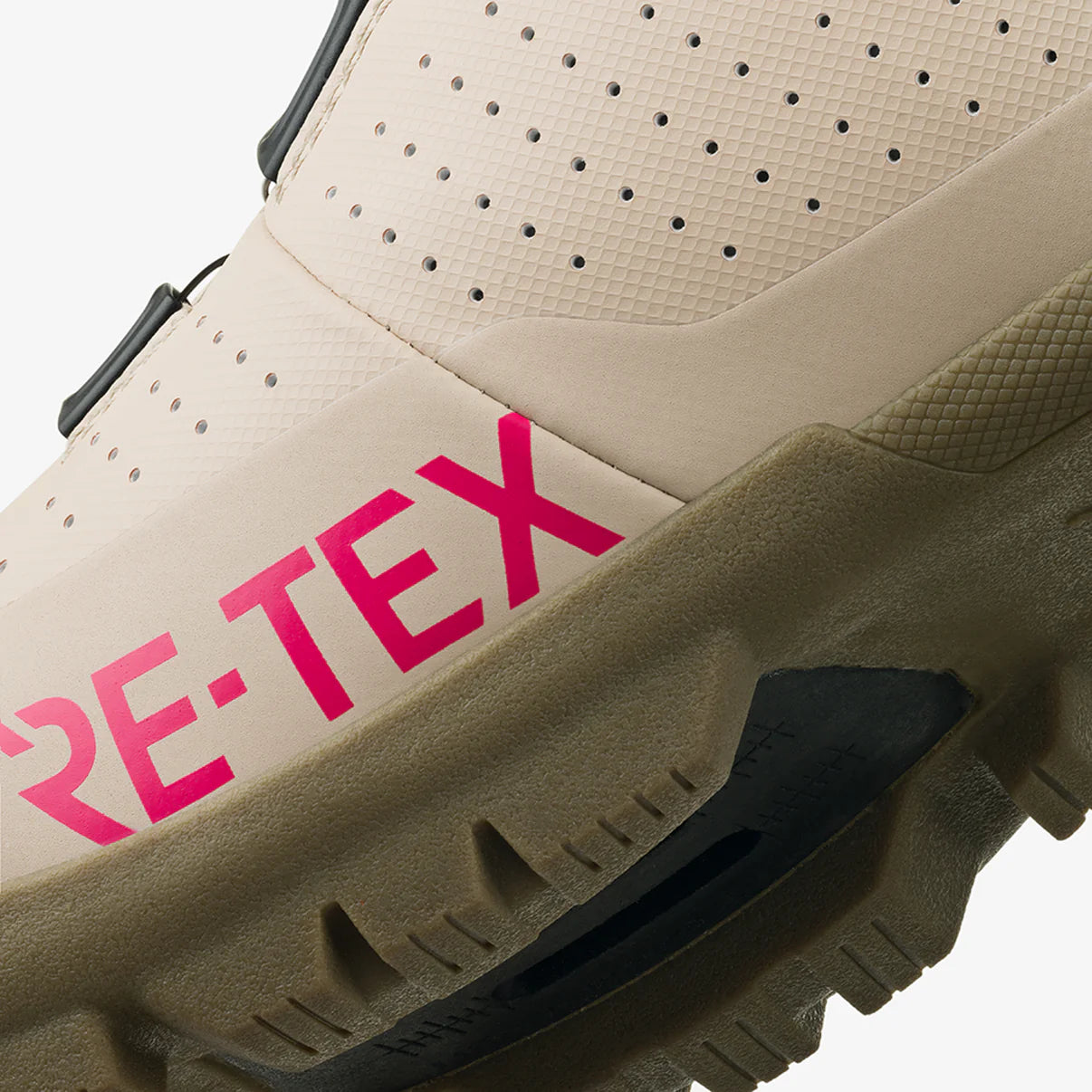 Scarpa da MTB invernale FIZIK TERRA ARTICA GTX X5 Beige/Nero
