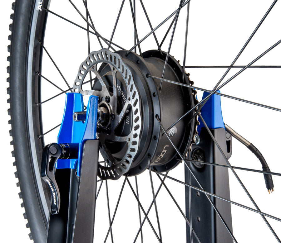 Park Tool TS-4EB che sostiene una ruota per e-bike