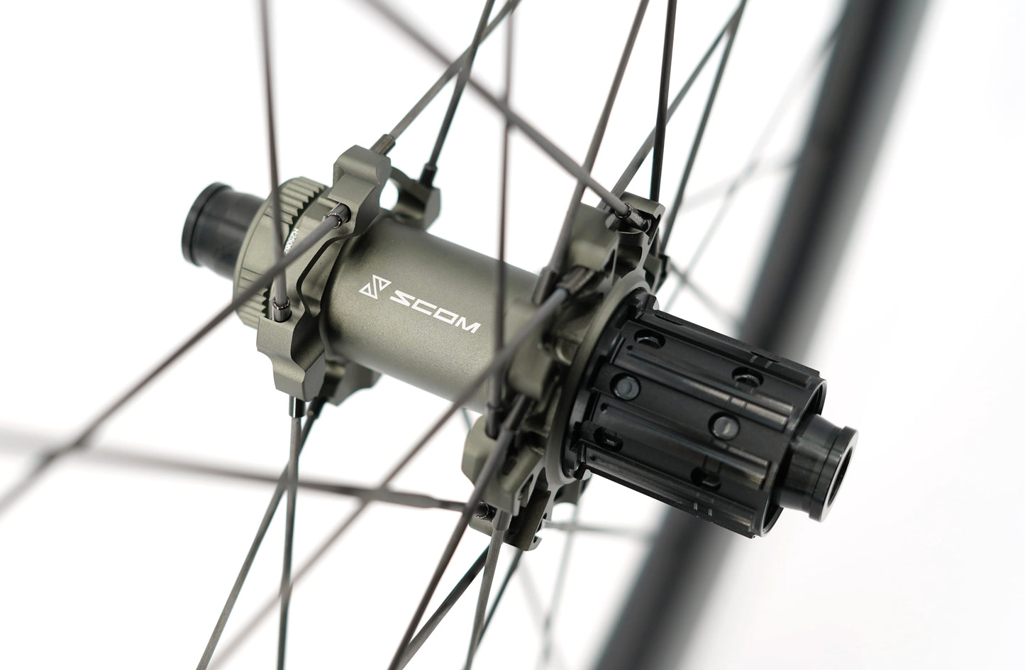 Coppia di ruote SCOM ULTRA 62 Tubeless Ready (bloccaggio centrale)