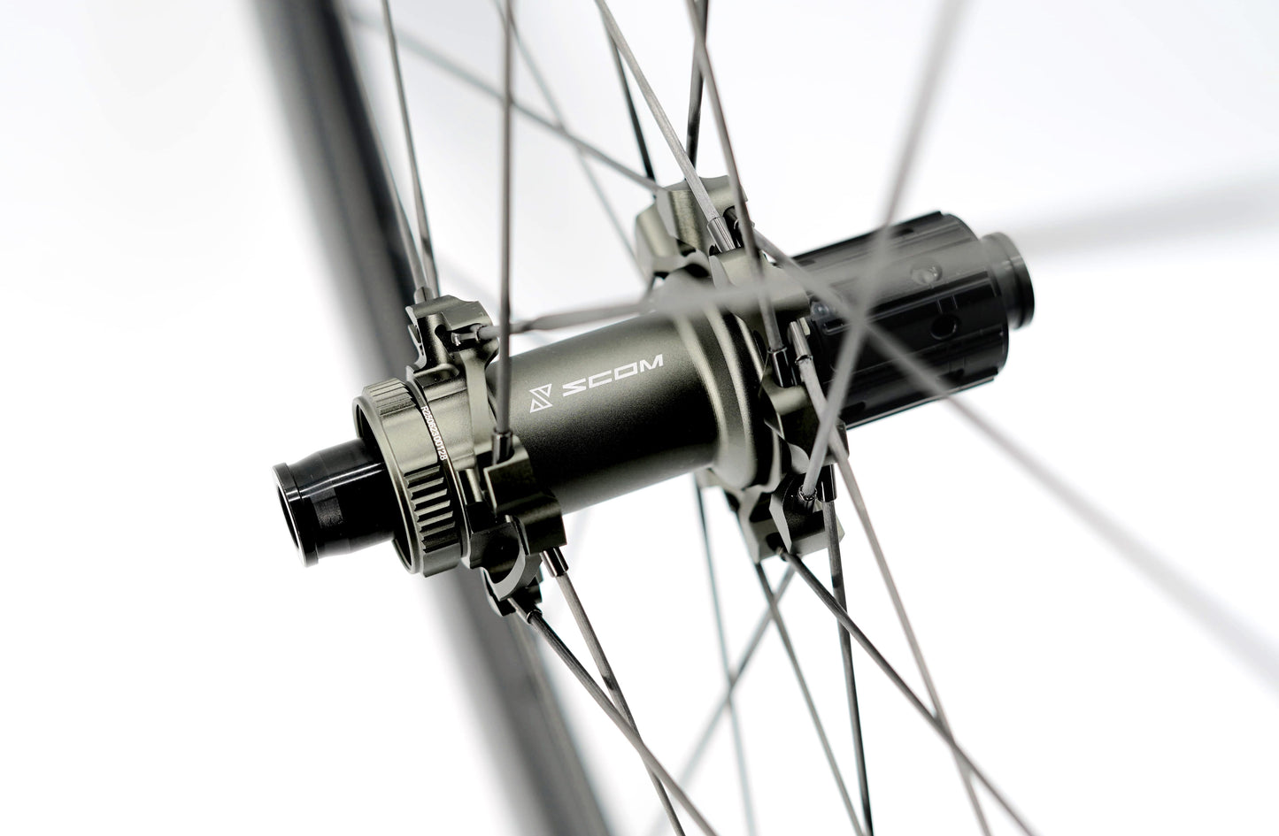 Coppia di ruote SCOM ULTRA 62 Tubeless Ready (bloccaggio centrale)