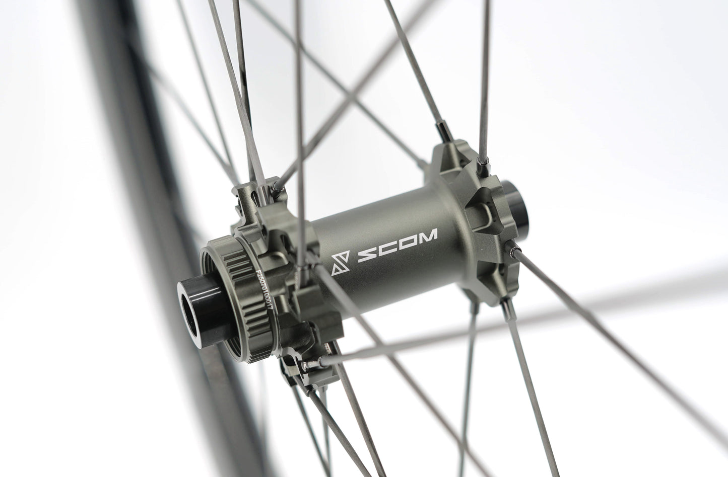 Coppia di ruote SCOM ULTRA 62 Tubeless Ready (bloccaggio centrale)
