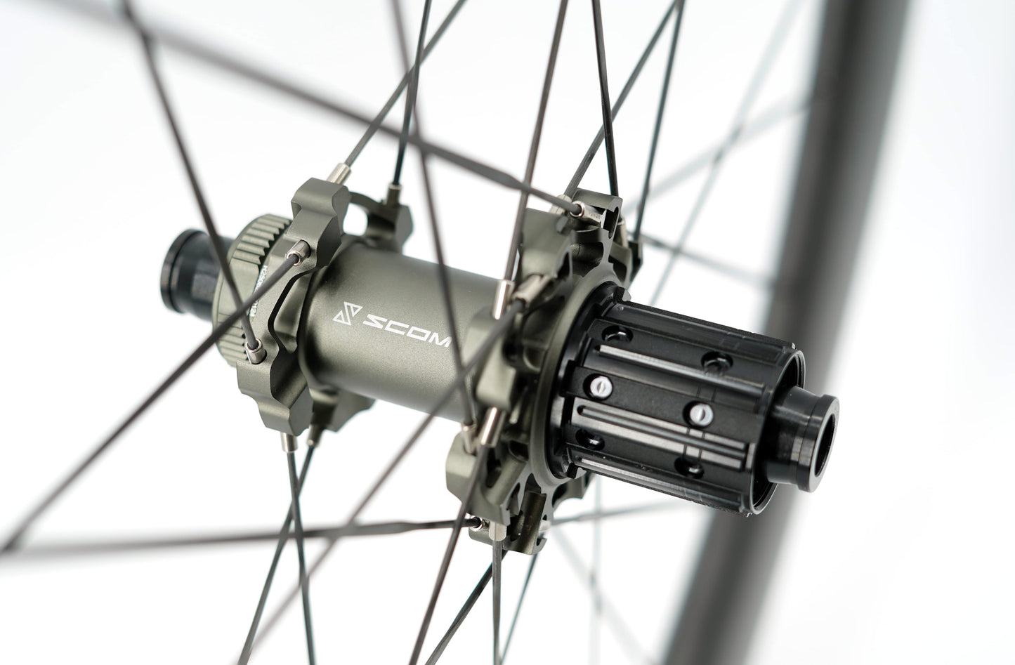 Coppia di ruote SCOM ULTRA 62+ Tubeless Ready (bloccaggio centrale)