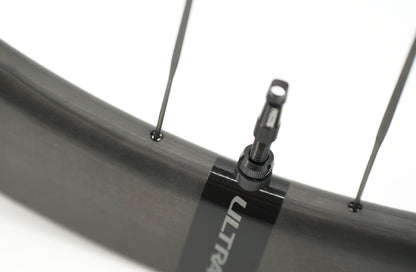 Coppia di Ruote SCOM ULTRA 62+ Tubeless Ready (Center Lock)