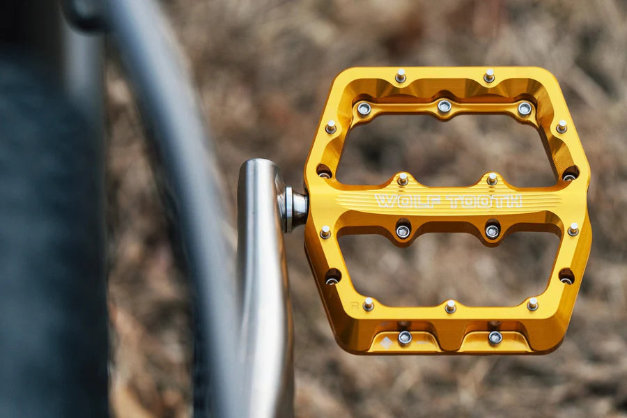Pedali piatti WOLF TOOTH WAVEFORM Small Oro