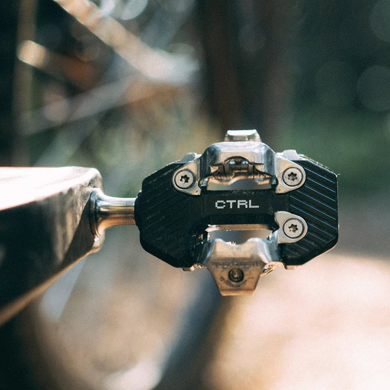 Pedali WOLF TOOTH CTRL TRAIL PERFORMANCE Clipless Argento