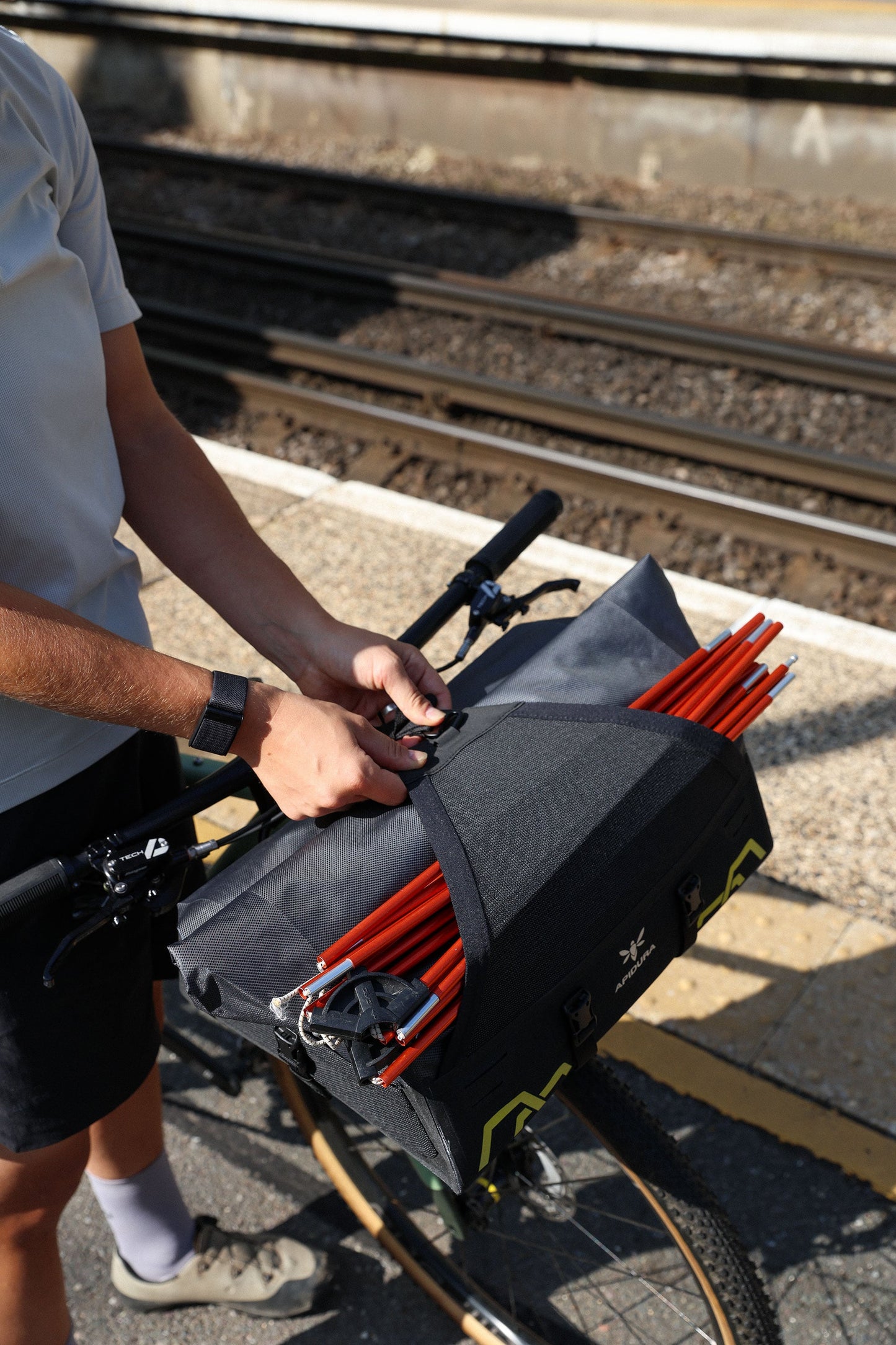 APIDURA EXPEDITION FRONT RACK PACK 20 L Borsa manubrio Nero