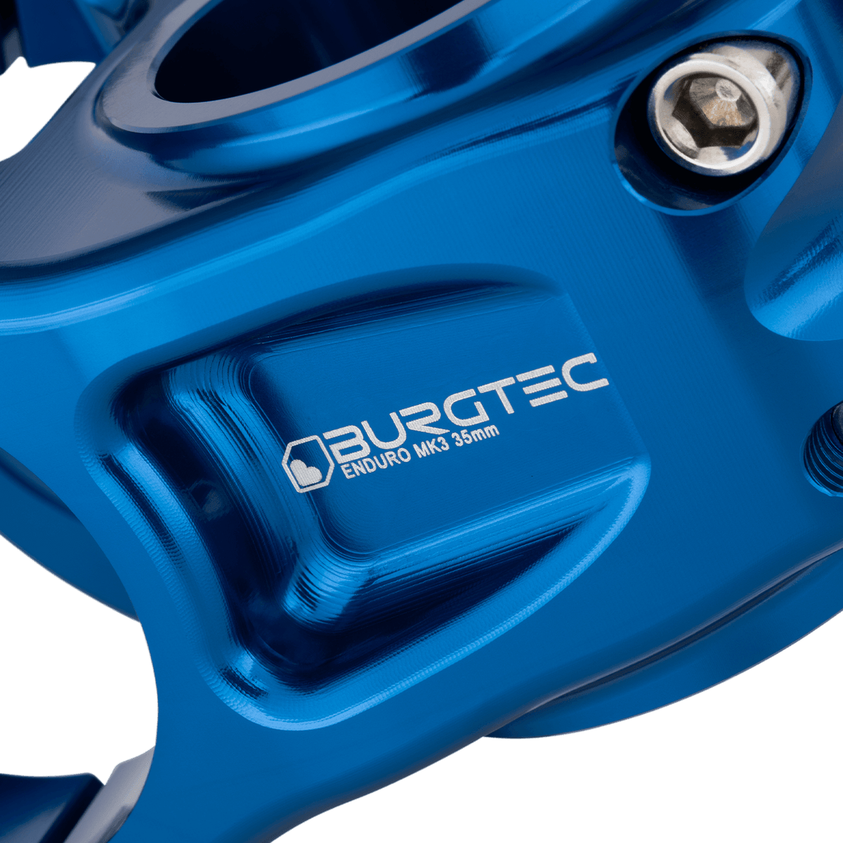 Attacco manubrio BURGTEC ENDURO MK3 blu — dettaglio del corpo lavorato