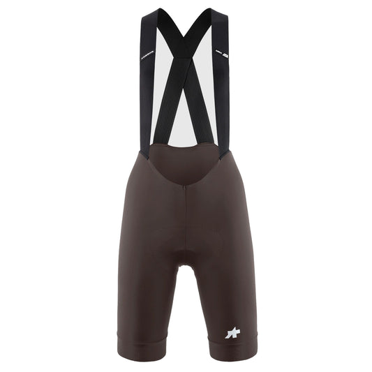 Salopette corta da donna ASSOS UMA GT S11 marrone — sfondo bianco, 2000 x 2000