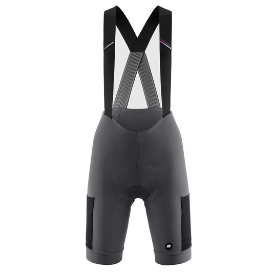Salopette corta da donna ASSOS TACTICA KIESKAFER T5 GRAVEL grigia — sfondo bianco, 2000 x 2000