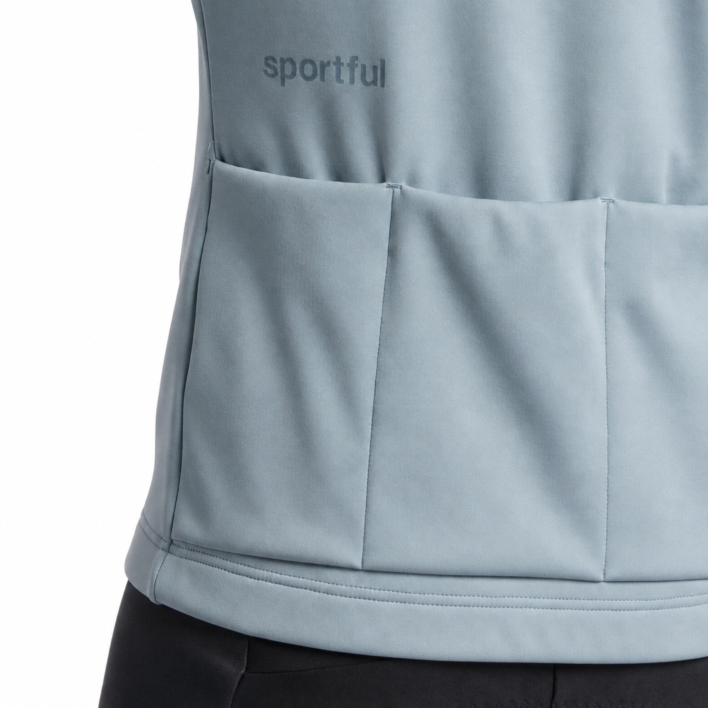 Giacca da donna SPORTFUL CLASSIC 2 grigia, tasche posteriori su sfondo bianco
