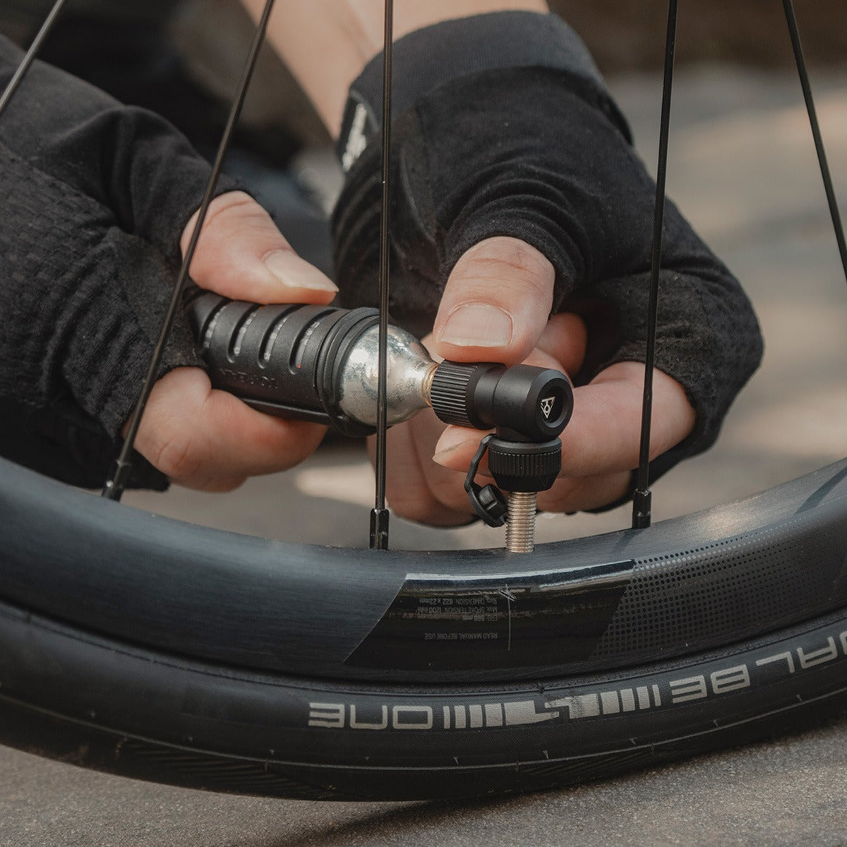 TOPEAK NANO AIRBOOSTER L Tappo a percussione CO2 + cartuccia CO2 filettata da 16 g (x1)