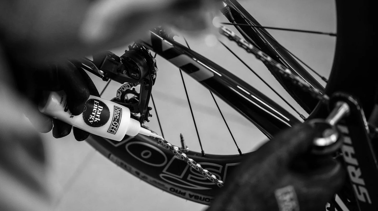MUC-OFF DARK MATTER CHAIN WAX Lubrificante per catene (120 ml)