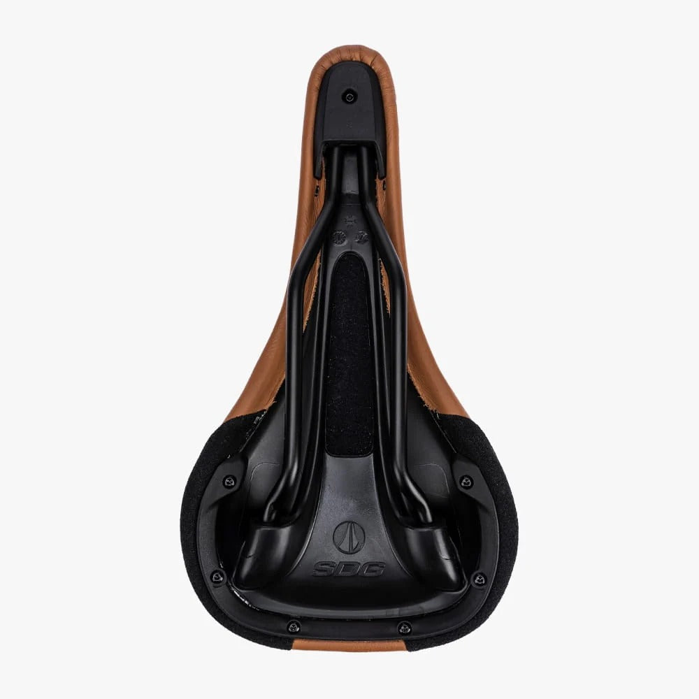 Sella SDG BEL-AIR V3 MAX con binari Lux-Alloy in pelle marrone