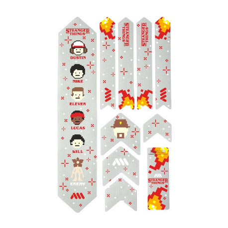 TUTTE LE MONTAGNE STILE EXTRA Protezione telaio Stranger Things 8bit Trasparente