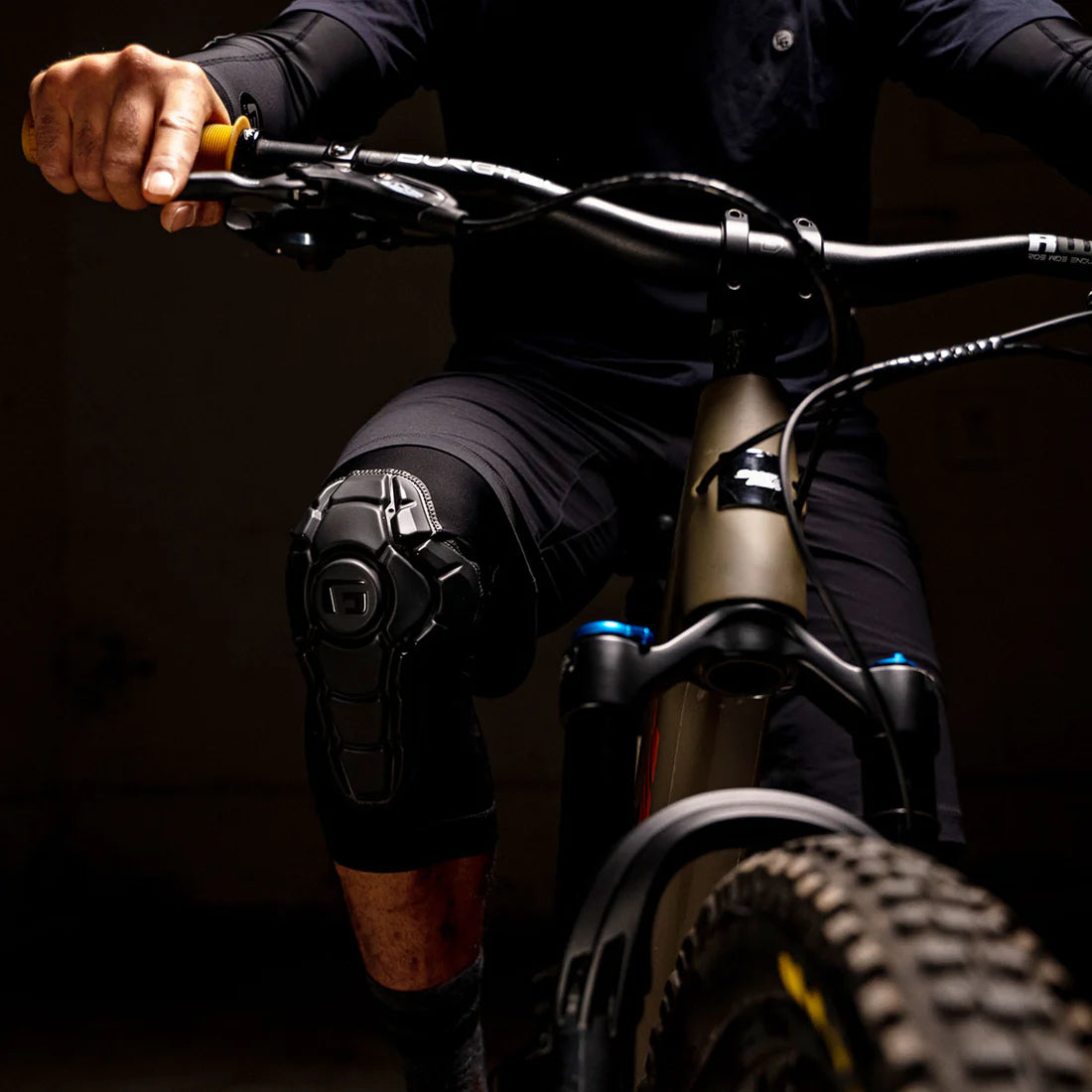 G-FORM PRO-X3 Ginocchiere Nero Opaco