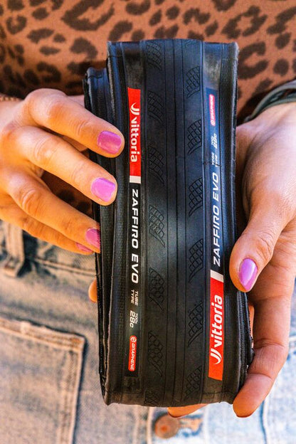 Copertone VITTORIA ZAFFIRO EVO V in grafene G2.0 per camera d’aria nero