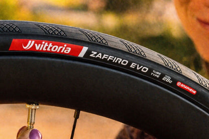Copertone VITTORIA ZAFFIRO EVO V in grafene G2.0 per camera d’aria nero