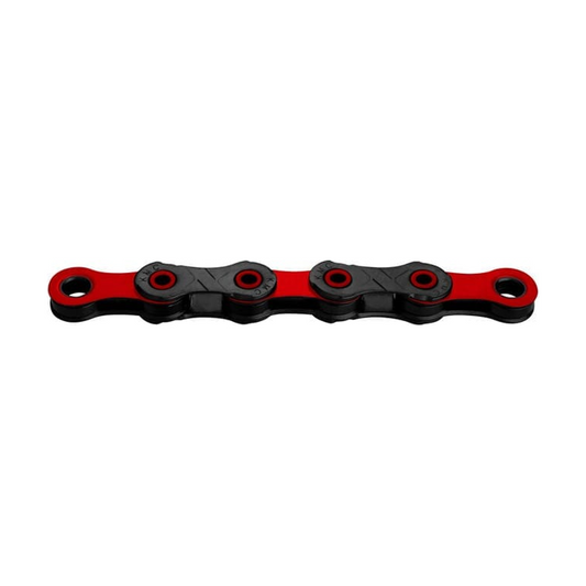 Catena KMC DLC12 a 12 velocità nera/rossa — foto del prodotto su sfondo bianco