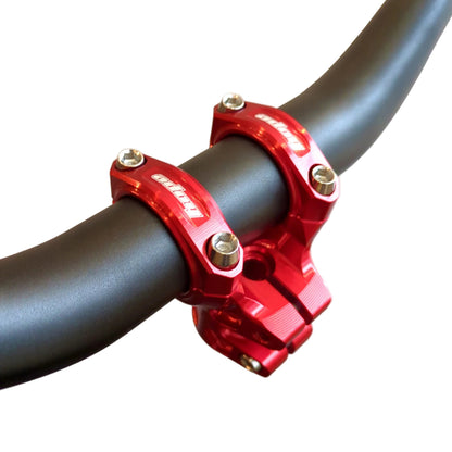 Attacco manubrio HOPE GRAVITY 20 mm rosso — vista dall'alto montato su un manubrio