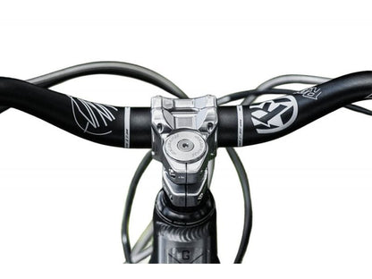 Attacco manubrio REVERSE COMPONENTS BLACK ONE D-2 Titanium argento — vista dall'alto montato sulla bici
