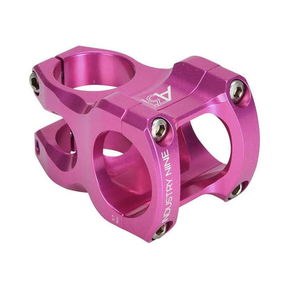 Attacco manubrio INDUSTRY NINE A318 rosa — vista principale su sfondo bianco