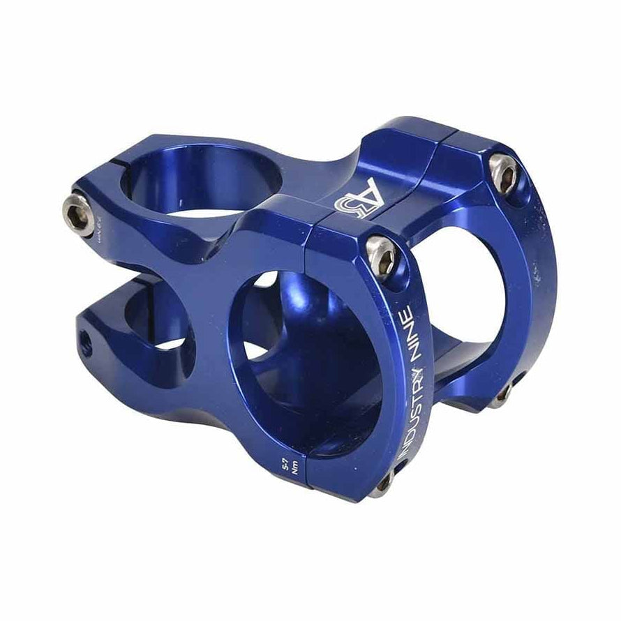 Attacco manubrio INDUSTRY NINE A35 blu — vista principale su sfondo bianco