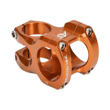 Attacco manubrio INDUSTRY NINE A35 arancione — vista principale su sfondo bianco