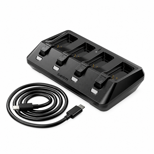 Caricabatterie SRAM AXS a 4 porte A1 — vista prospettica con cavo USB-C